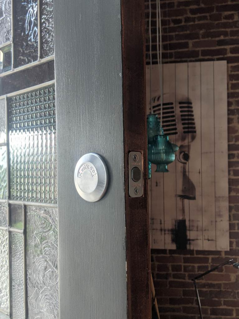 Kwikset deadbolt re-key on residential door
