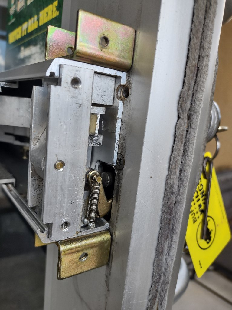 Commercial storefront lock repair